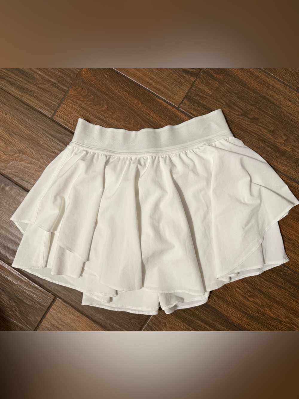 SOLD OUT Lululemon court rival high rise skort white regular length size 4